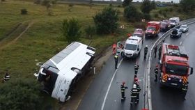 Un accident tragic a avut loc în Cluj, după ce un pasager a murit sub greutatea altuia. 20 de oameni s-au răsturnat în afara șoselei: „Am simțit că nu mai avem tracțiune pe asfalt”